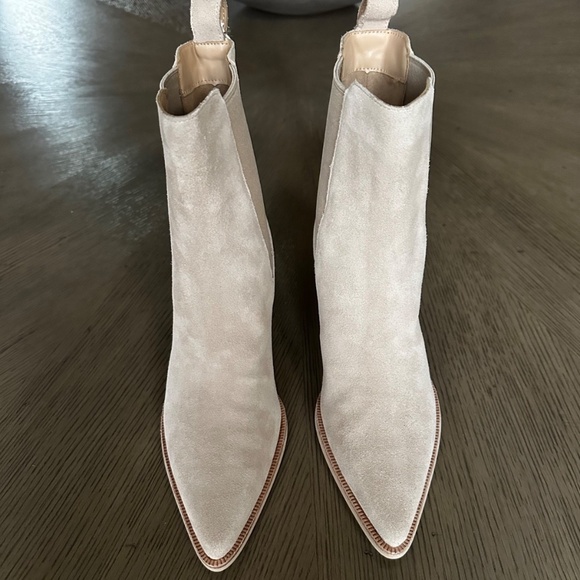 Dolce Vita Shadie Waterproof H20 Pointed Toe Chelsea Bootie Dune Suede Tan 7.5 - Picture 2 of 7